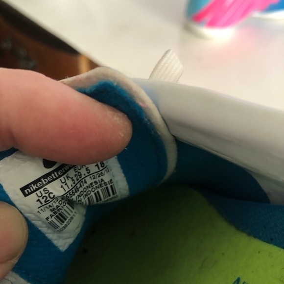 NIKE MERCURIAL VICTORY IV IC NEPTUNE BLUE/VOLT-TIDE POOL BLUE- 12 children. Used - Picture 9 of 10